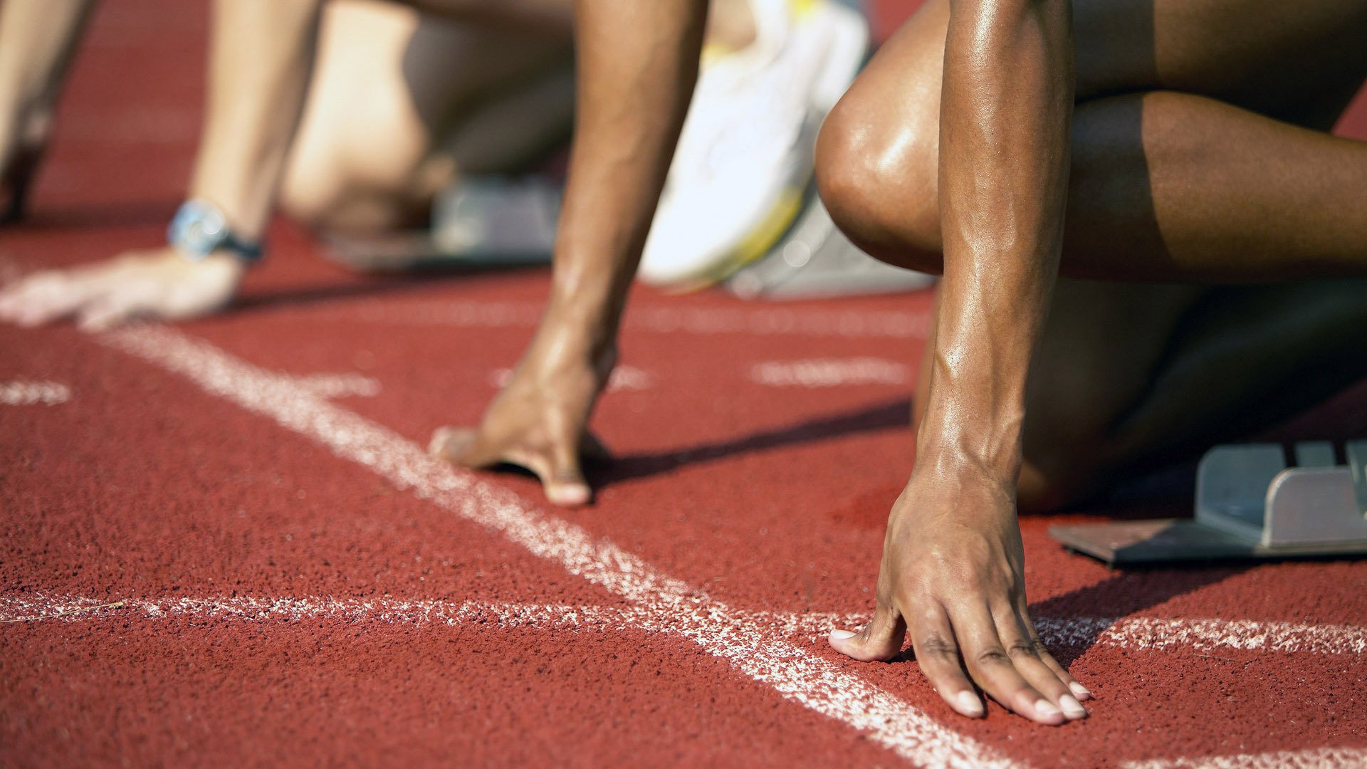 76人季后赛首战碾压热火,恩比德统治内线,费城展现冠军相